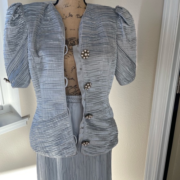 Elegant VTG Lace Silver/Gray Jacket Skirt Set. 10 (but fits closer to 6/8). - Picture 6 of 11